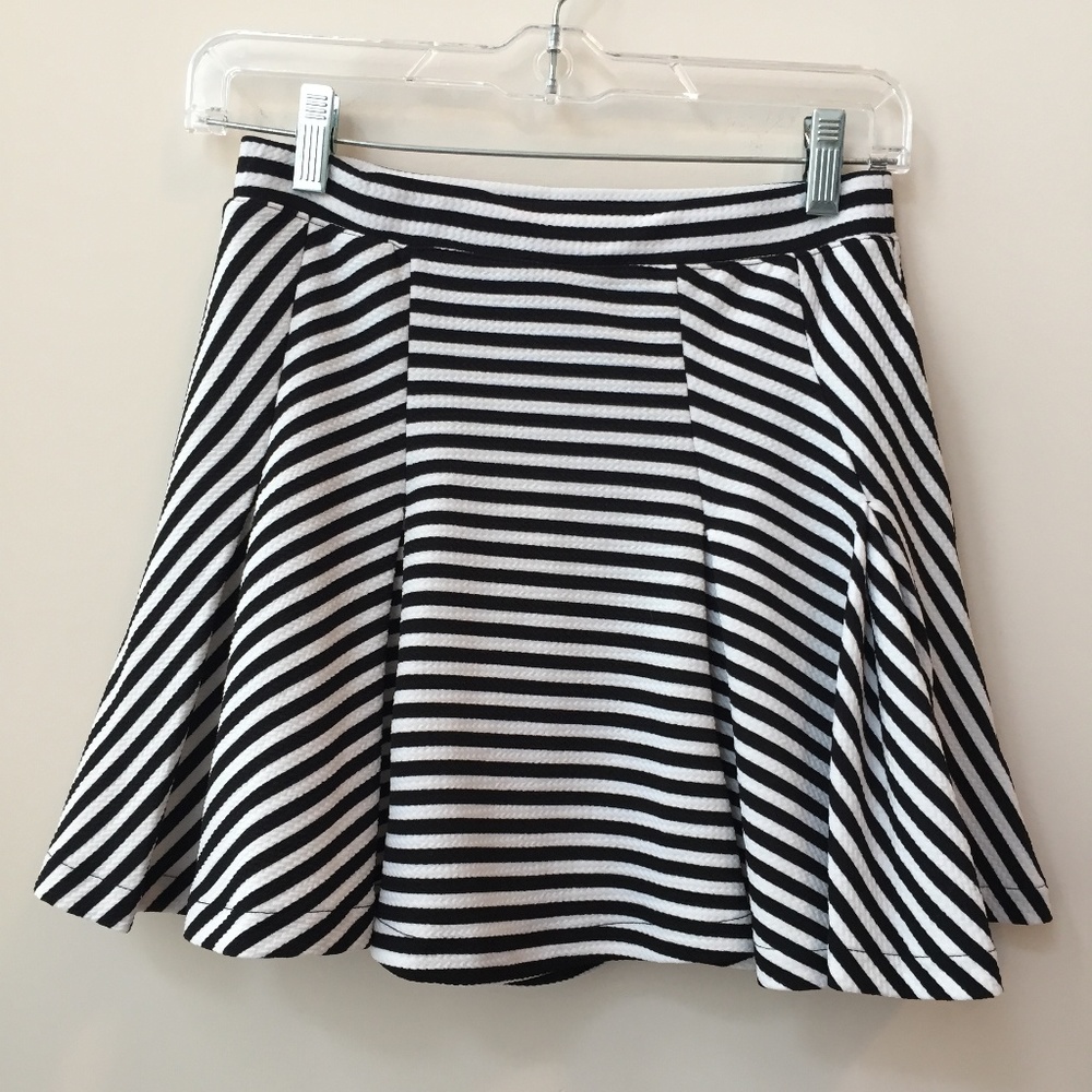 Jessica Simpson Black & White Skater Skirt